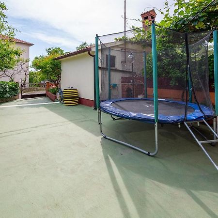 1 Bedroom Amazing Apartment In Peruški מראה חיצוני תמונה