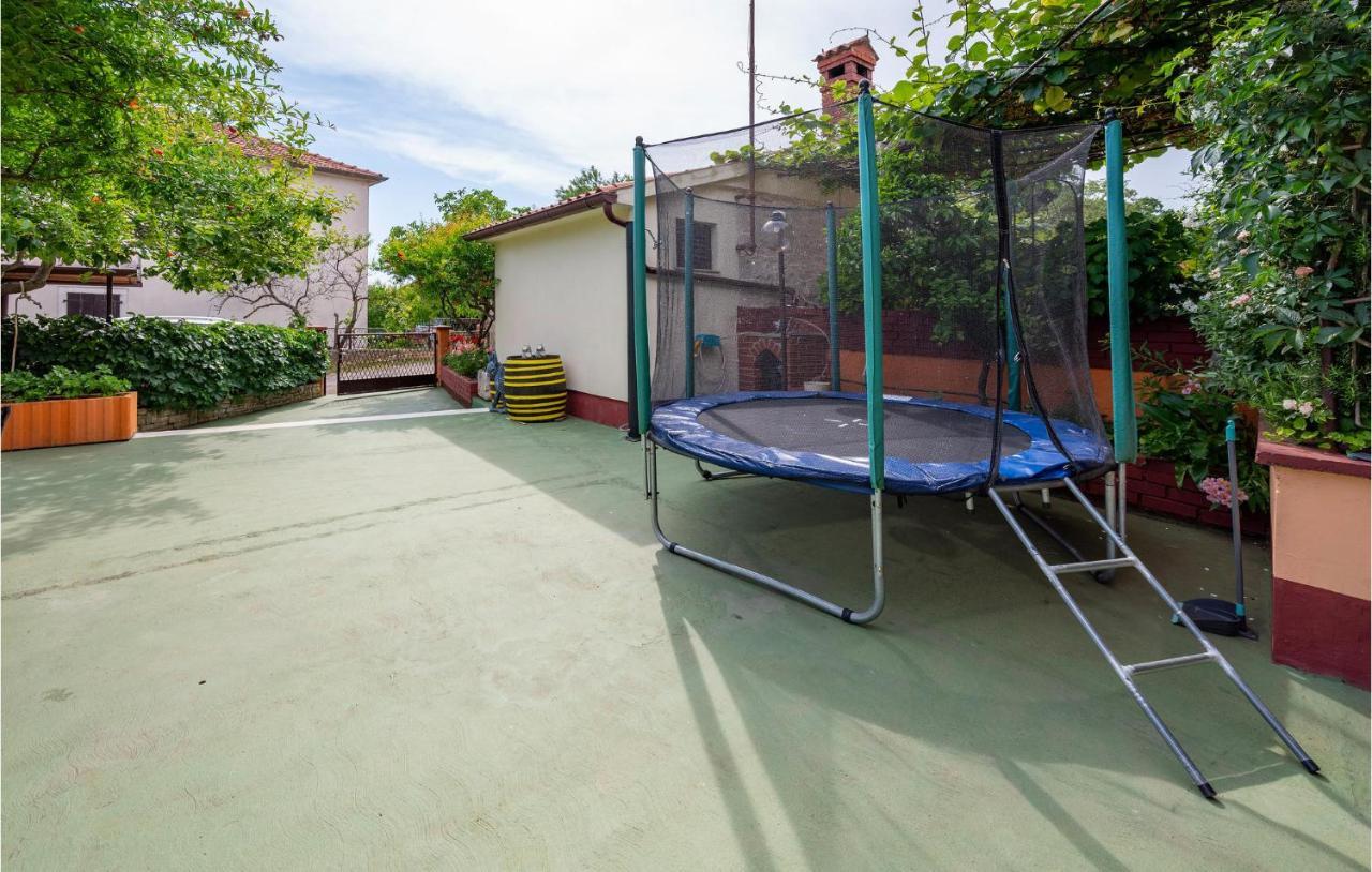 1 Bedroom Amazing Apartment In Peruški מראה חיצוני תמונה
