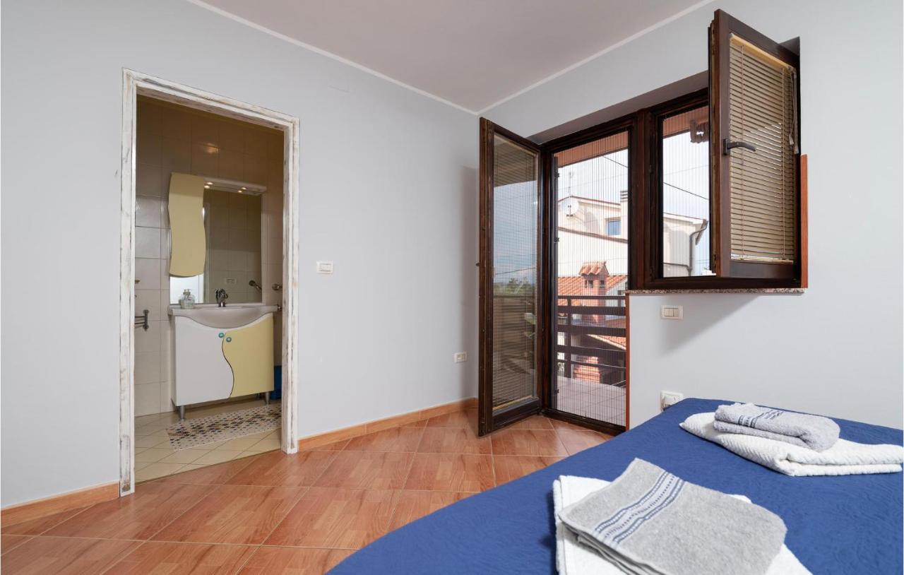 1 Bedroom Amazing Apartment In Peruški מראה חיצוני תמונה