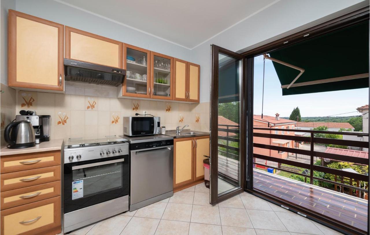 1 Bedroom Amazing Apartment In Peruški מראה חיצוני תמונה