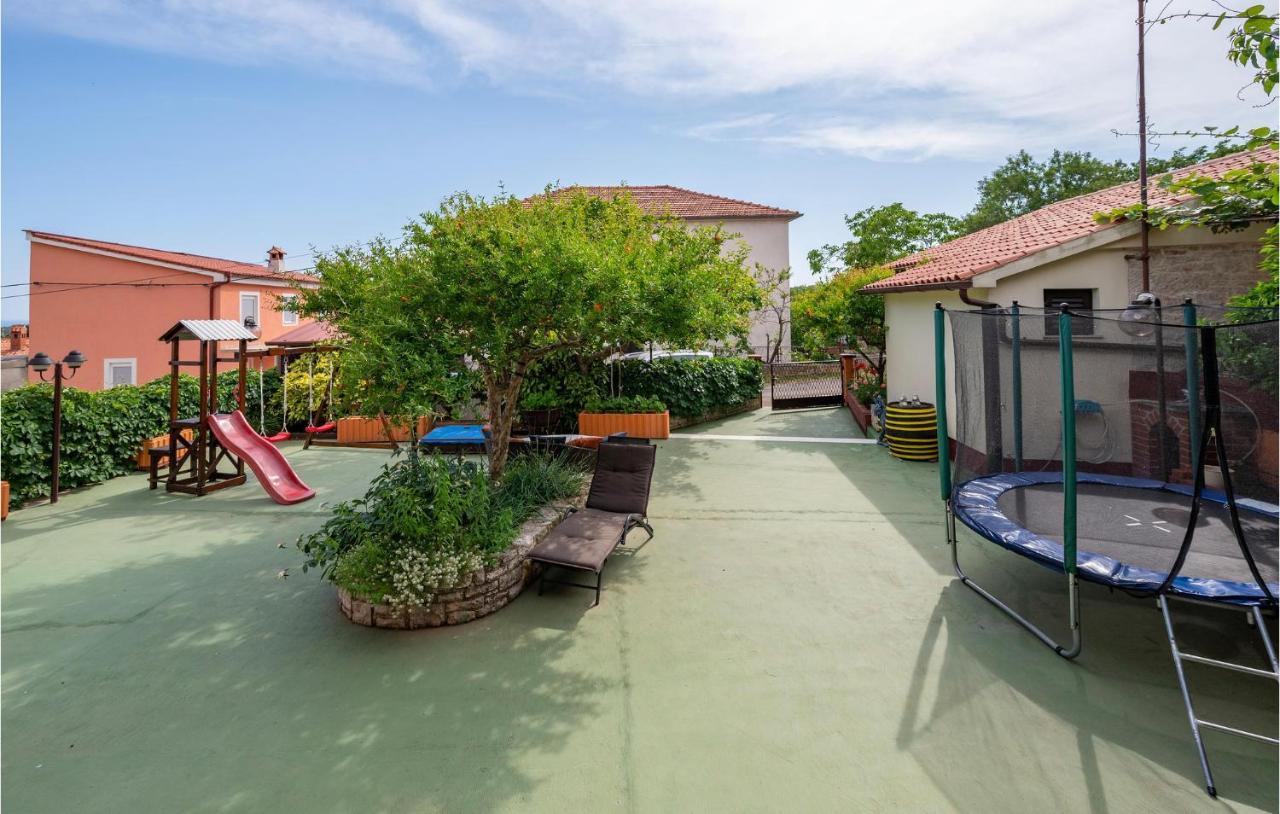 1 Bedroom Amazing Apartment In Peruški מראה חיצוני תמונה