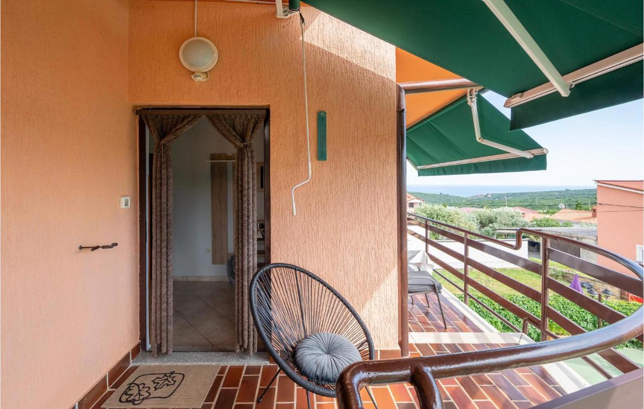 1 Bedroom Amazing Apartment In Peruški מראה חיצוני תמונה