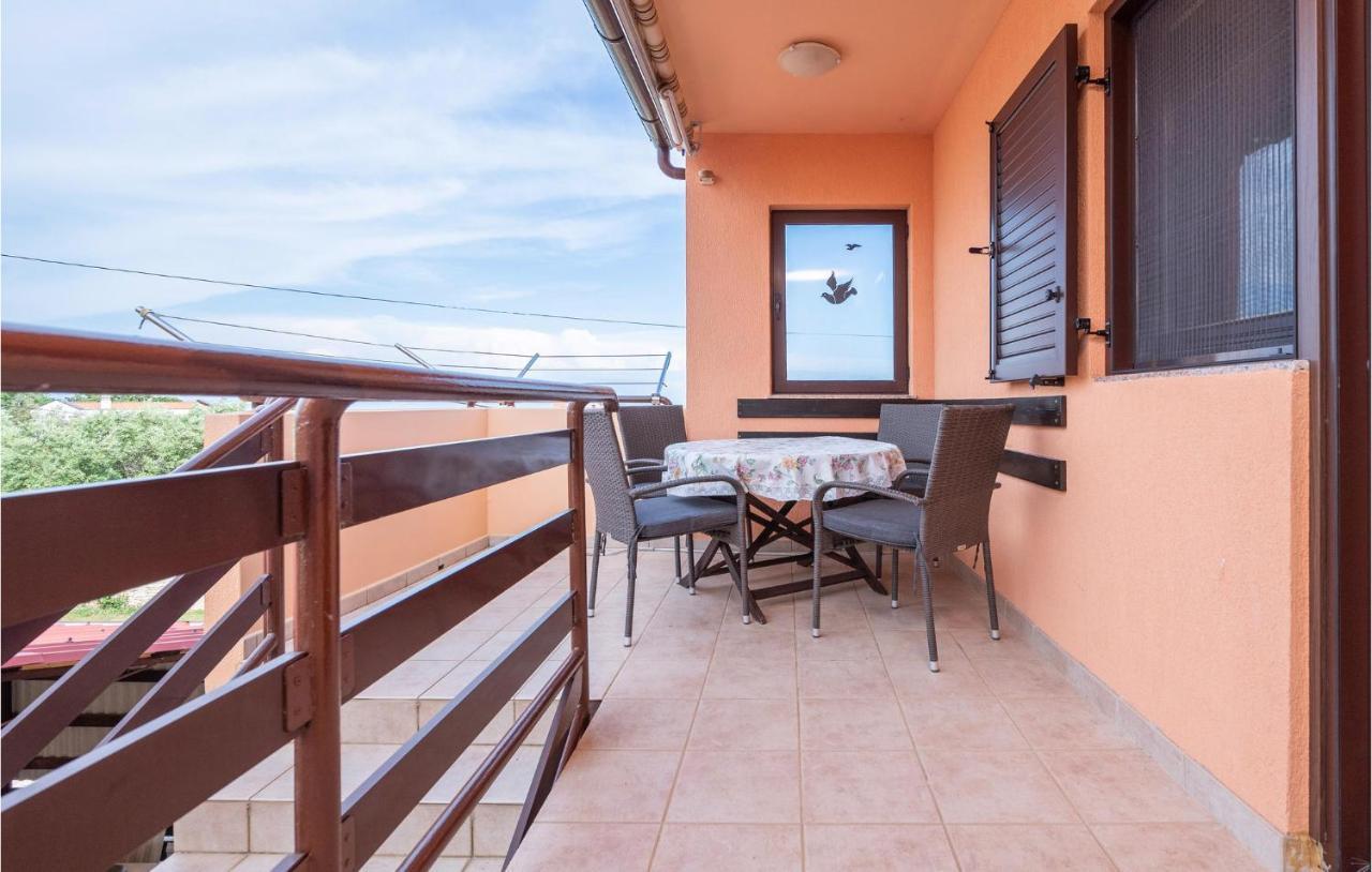 1 Bedroom Amazing Apartment In Peruški מראה חיצוני תמונה