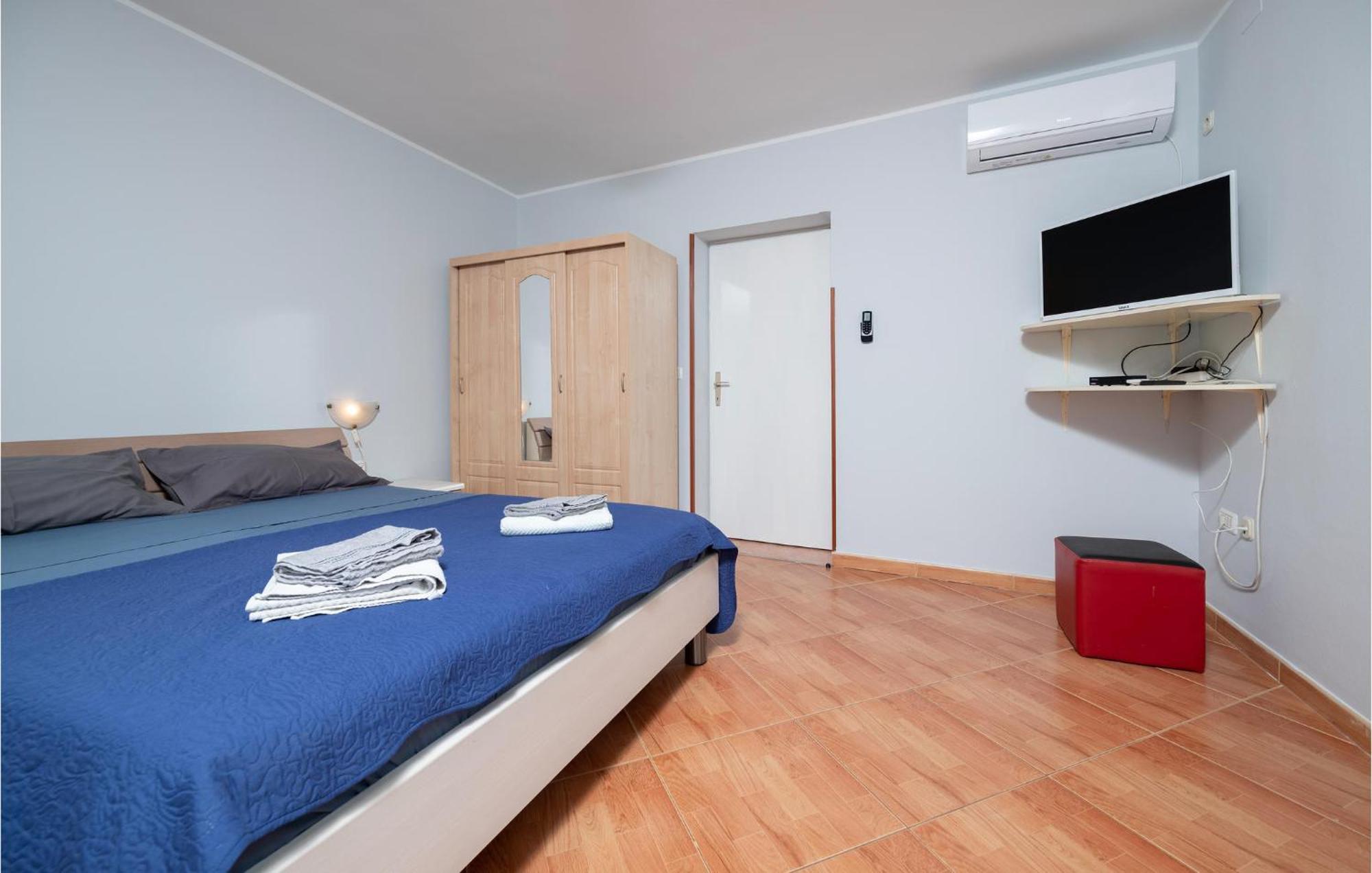 1 Bedroom Amazing Apartment In Peruški מראה חיצוני תמונה